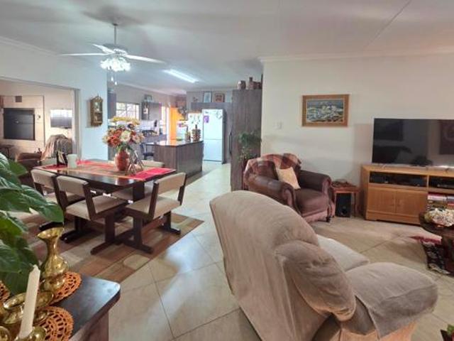 Townhouse for sale in Dr Kenneth Kaunda, North West
