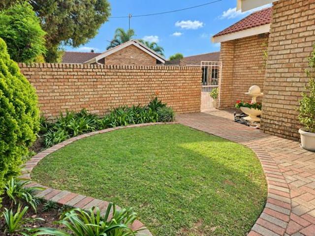 Townhouse for sale in Klerksdorp, Matlosana Local Municipality