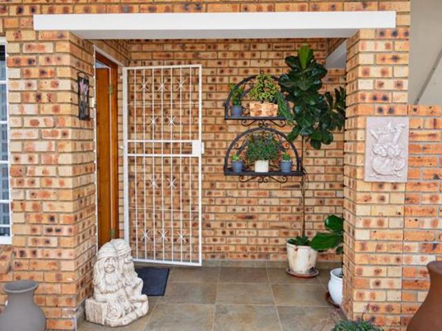 Townhouse for sale in Klerksdorp, Matlosana Local Municipality