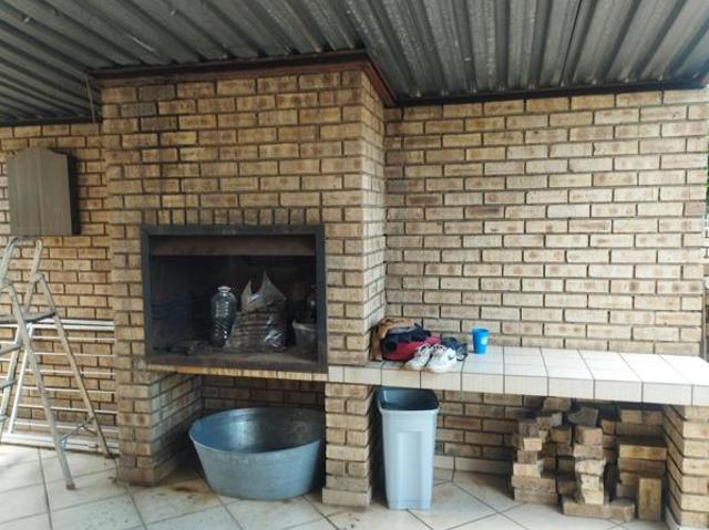 Townhouse for sale in Vanderbijlpark, Emfuleni Local Municipality