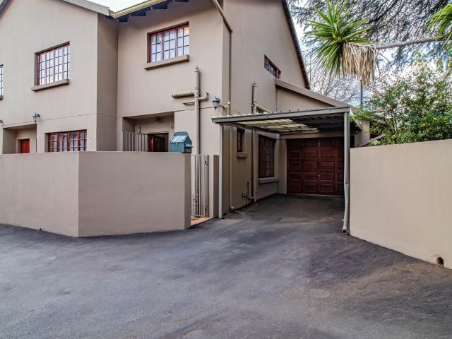 Townhouse for sale in Nooitgedacht, Gauteng