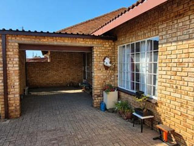 Townhouse for sale in Westonaria, Gauteng