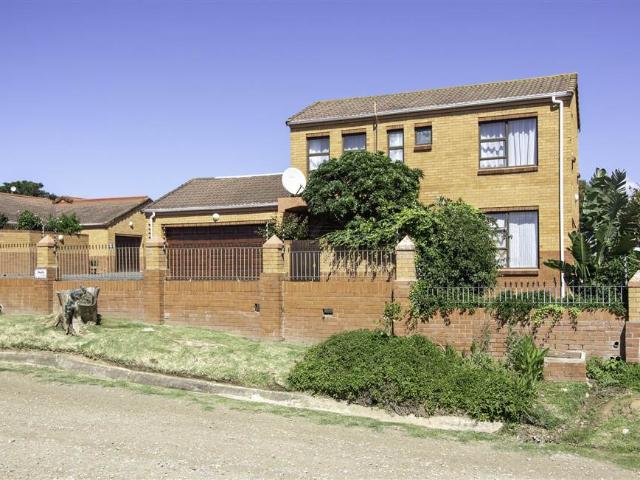 Townhouse for sale in Bushmans River Mouth, Eastern Cape