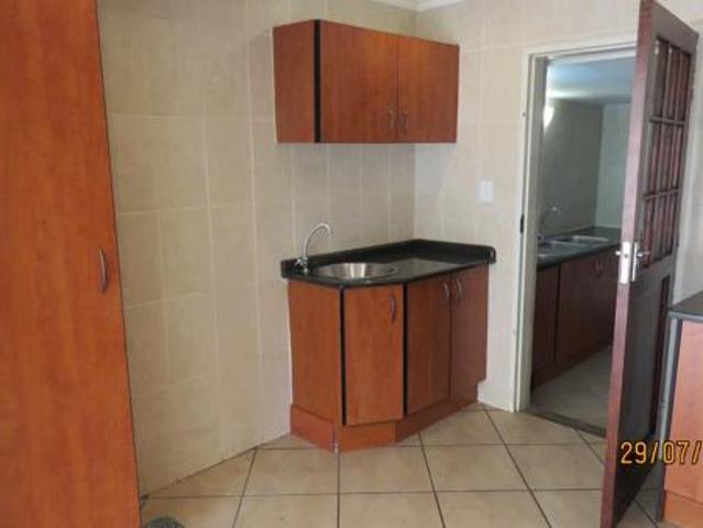 Townhouse for rent in Vosloorus, Gauteng