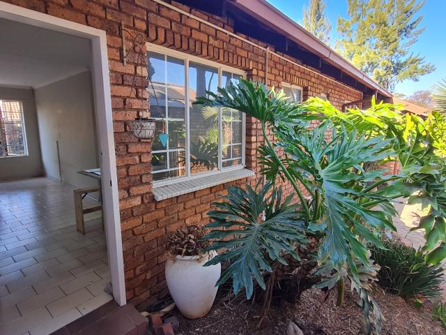 Townhouse for rent in Waterkloof, Gauteng