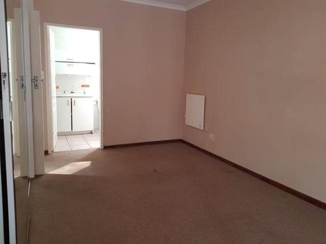 Townhouse for rent in Waterkloof, Gauteng
