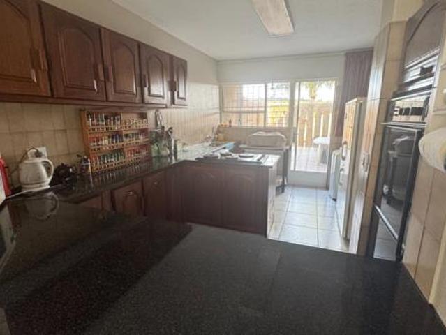 Townhouse for rent in Waterkloof, Gauteng