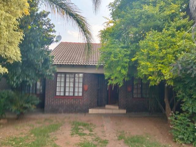 Townhouse for sale in Tlhabane, North West