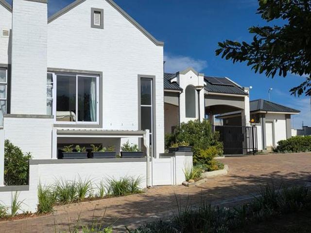 Townhouse for rent in Bergsig, Durbanville