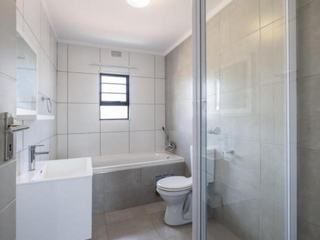 Townhouse for rent in Waterkloof, Gauteng