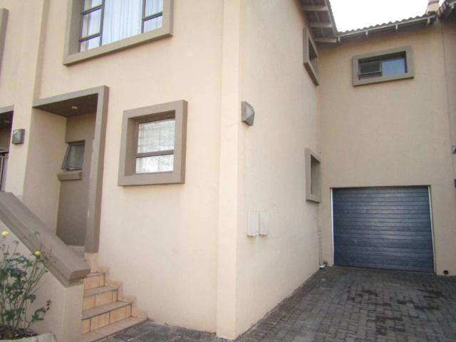 Townhouse for sale in Johannesburg, City of Johannesburg Metropolitan Municipality