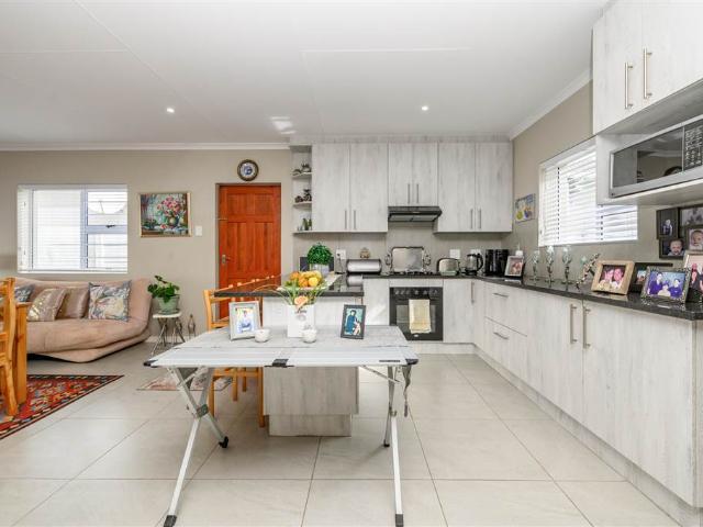 Townhouse for sale in Port Elizabeth, Eastern Cape