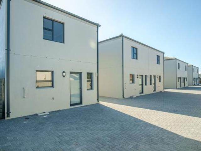 Townhouse for rent in Cape Town, Western Cape