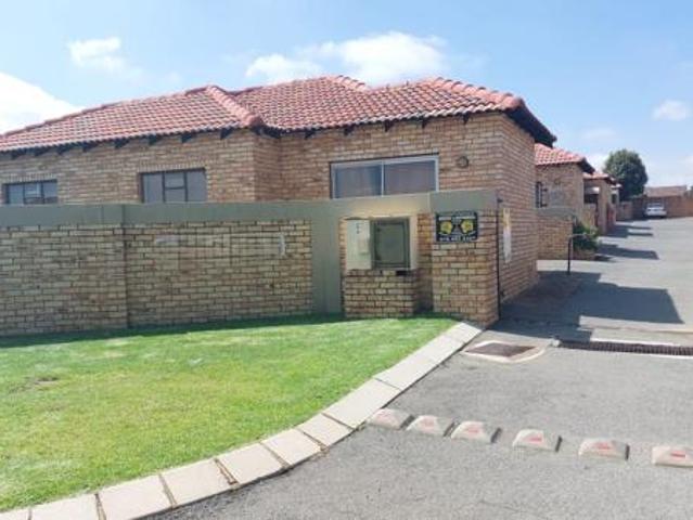 Townhouse for rent in West Rand Garden estates, Westonaria Local Municipality