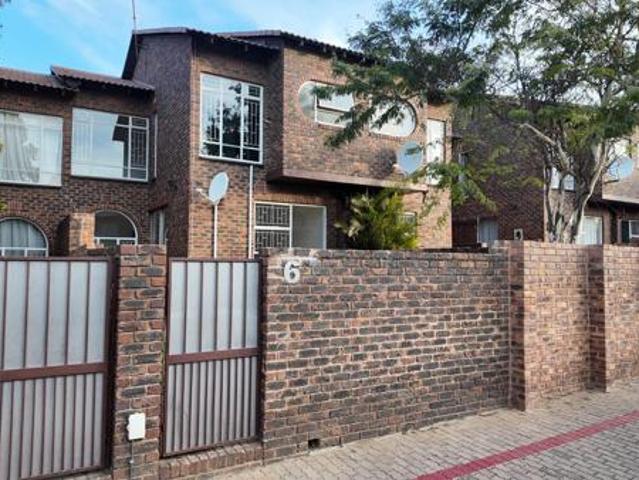 Townhouse for rent in Ekurhuleni, Gauteng