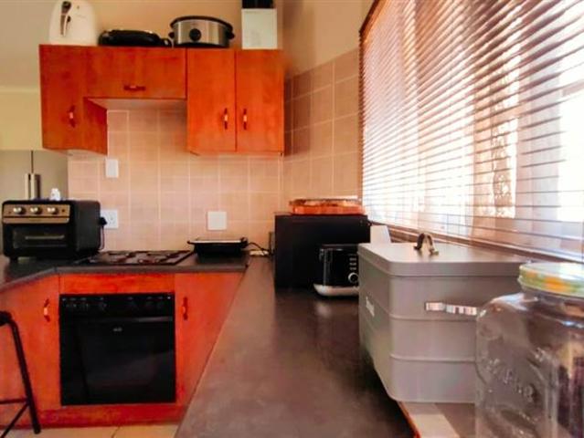 Townhouse for sale in Dr Kenneth Kaunda, North West