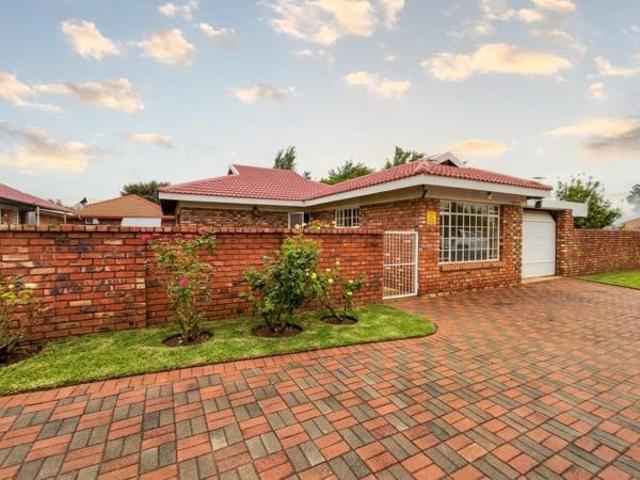 Townhouse for rent in Dr Kenneth Kaunda, North West