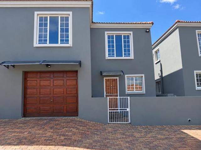 Townhouse for rent in West Rand Garden estates, Westonaria Local Municipality