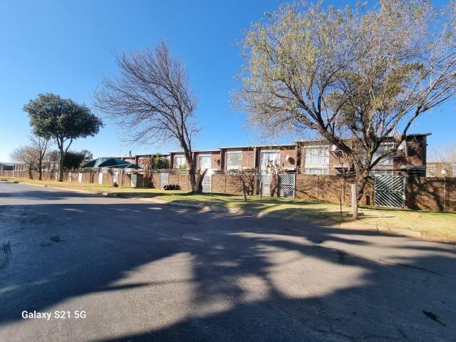 Townhouse for sale in Nooitgedacht, Gauteng