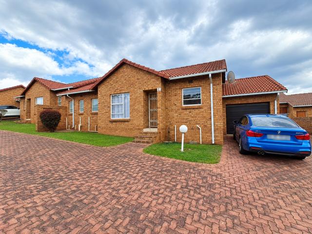 Townhouse for rent in Roodepoort, City of Johannesburg Metropolitan Municipality