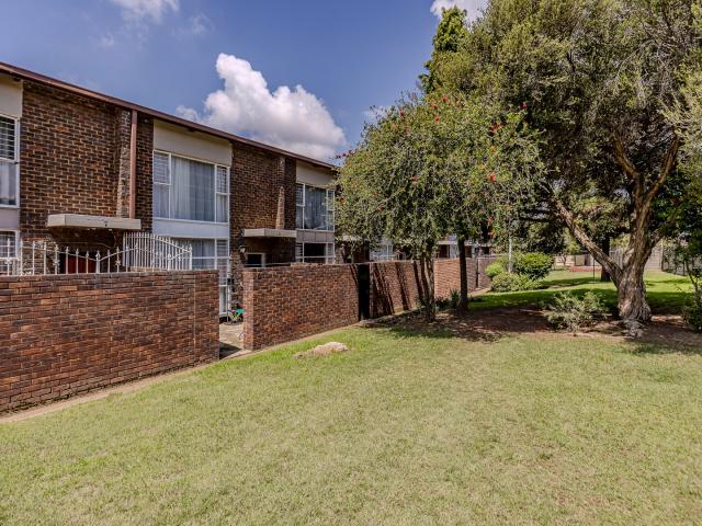 Townhouse for rent in Nooitgedacht, Gauteng