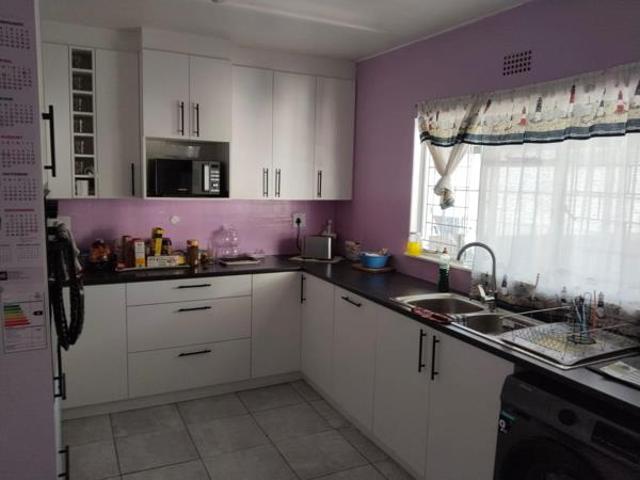 Townhouse for sale in Cape Town, Western Cape