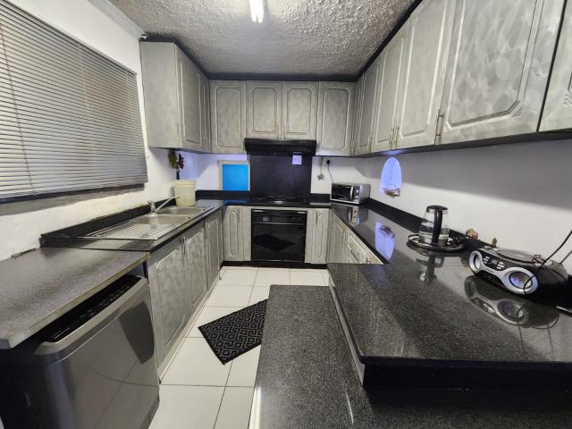 Townhouse for sale in Phoenix, Kwazulu-natal