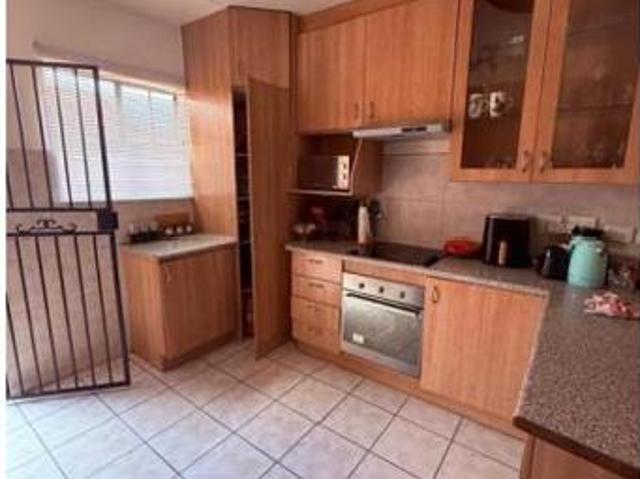 Townhouse for rent in Vosloorus, Gauteng