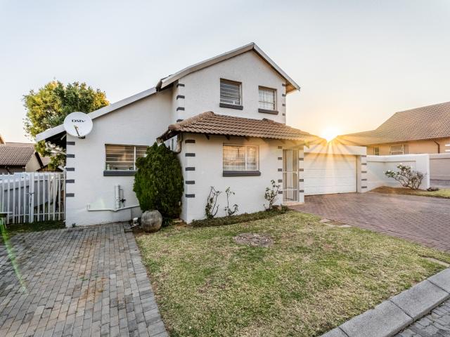 Townhouse for sale in Tembisa, Gauteng