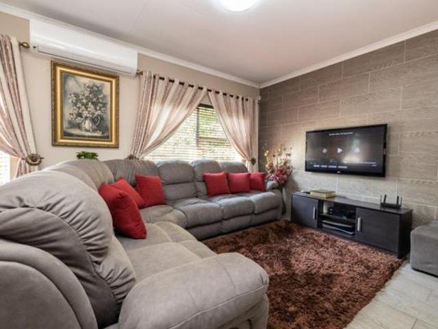 Townhouse for sale in Tembisa, Gauteng