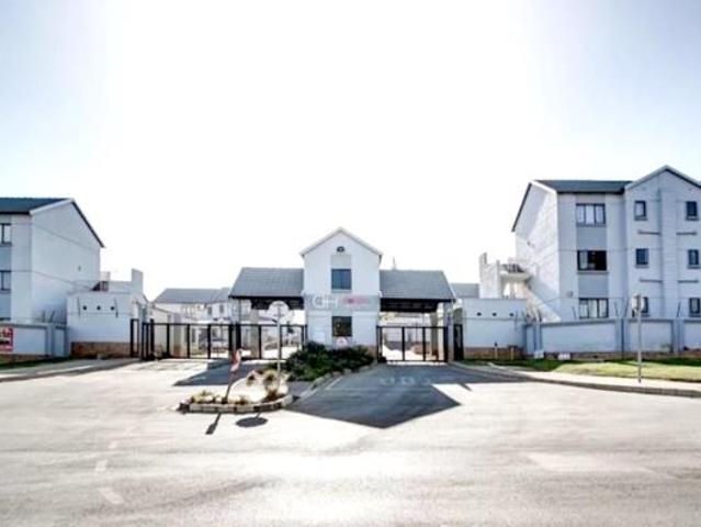 Townhouse for rent in Vosloorus, Gauteng