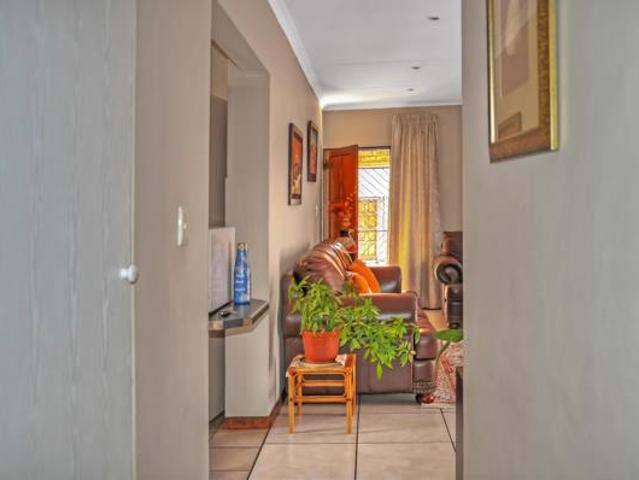 Townhouse for sale in Vosloorus, Gauteng