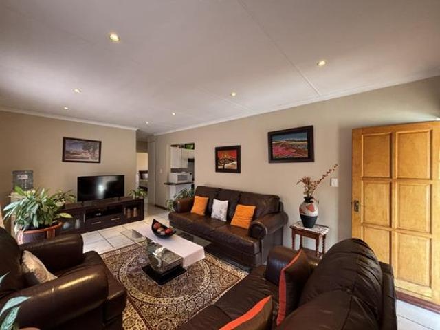 Townhouse for sale in Vosloorus, Gauteng