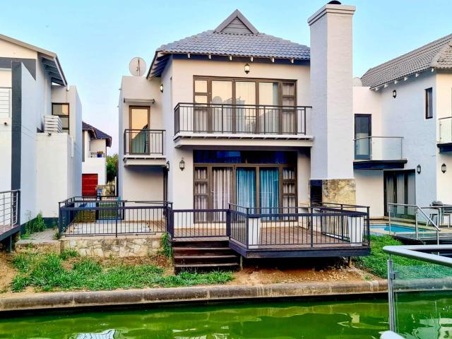 Townhouse for rent in Hartbeespoort Dam Nature Reserve, North West