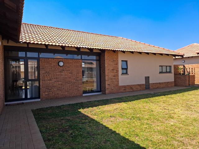 Townhouse for sale in Waterkloof, Gauteng
