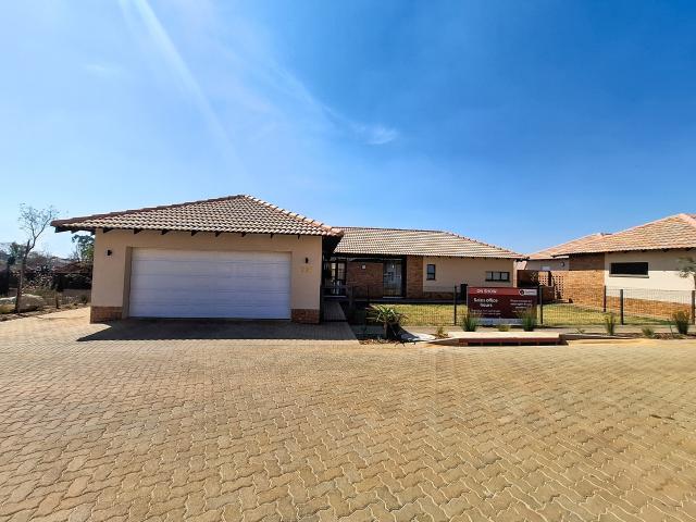 Townhouse for sale in Waterkloof, Gauteng