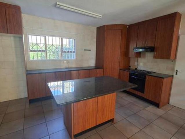 Townhouse for rent in Waterkloof, Gauteng