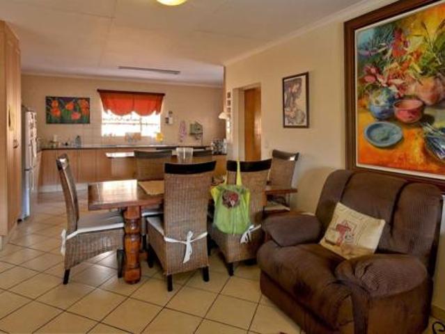 Townhouse for rent in Waterkloof, Gauteng