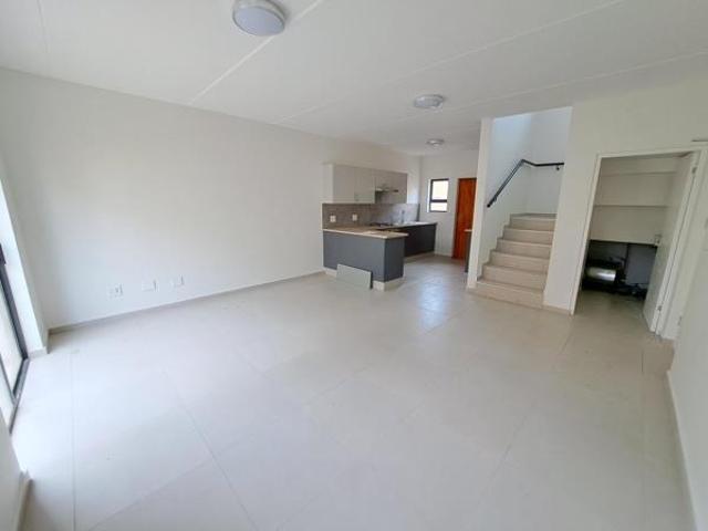 Townhouse for rent in Waterkloof, Gauteng