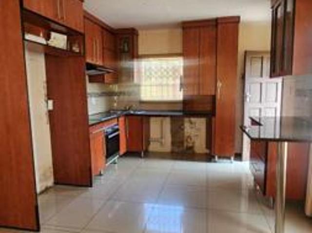 Townhouse for rent in Waterkloof, Gauteng