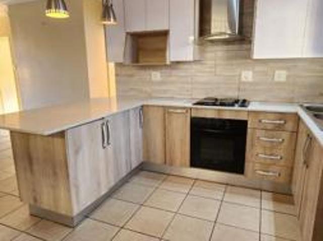 Townhouse for rent in Waterkloof, Gauteng