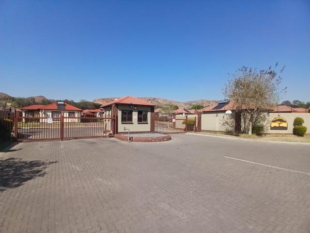 Townhouse for rent in Akasia, Gauteng