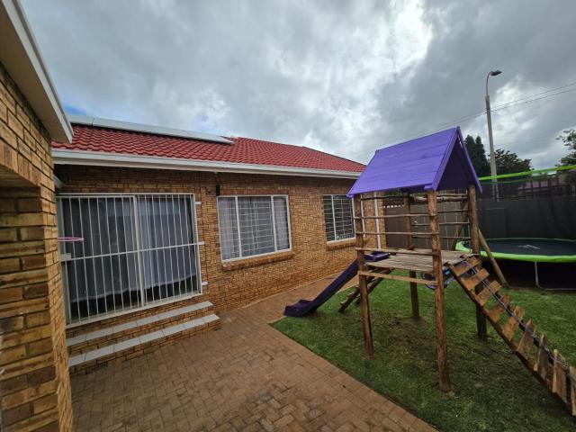 Townhouse for sale in Mohlakeng, Gauteng