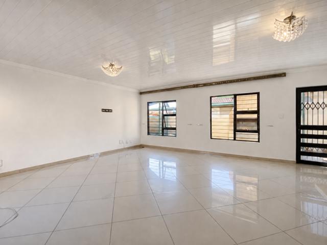 Townhouse for rent in Waterkloof, Gauteng