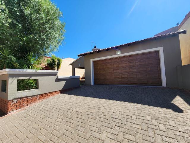 Townhouse for sale in Frances Baard, Northern Cape