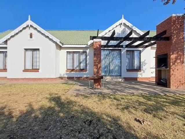 Townhouse for sale in Bloemfontein, Free State