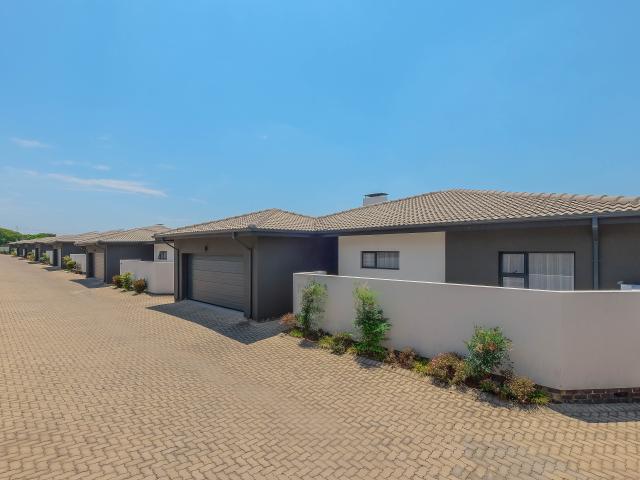 Townhouse for sale in Krugersdorp, Mogale City Local Municipality
