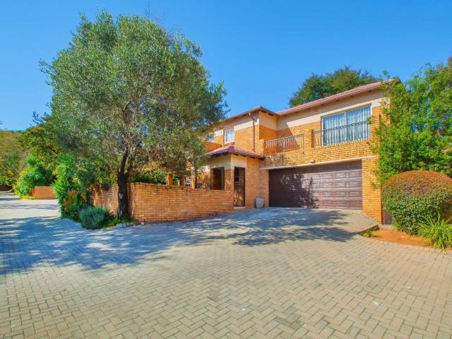 Townhouse for rent in Roodepoort