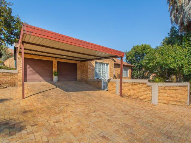 Townhouse for sale in Nooitgedacht, Gauteng
