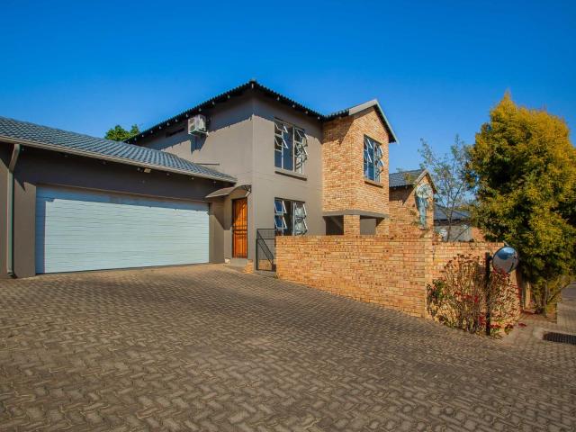 Townhouse for sale in Nooitgedacht, Gauteng